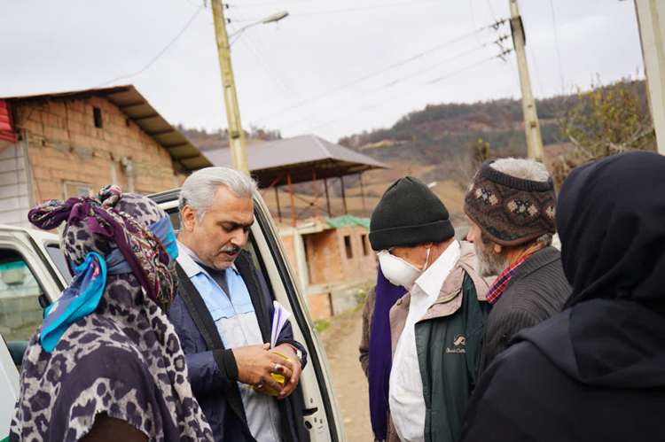ارائه خدمات تخصصی  دامپزشکی در روستای کلا رودبار هزارجریب نکا در قالب اردوی جهادی