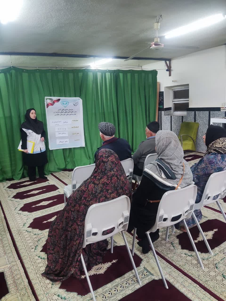 برگزاری کلاس آموزشی بیماری‌های طیور در روستای سینوای چالوس