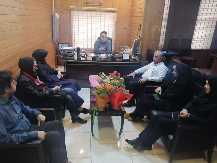 تقدیر از همکاران خانم اداره‌ی دامپزشکی بابل به مناسبت روز زن