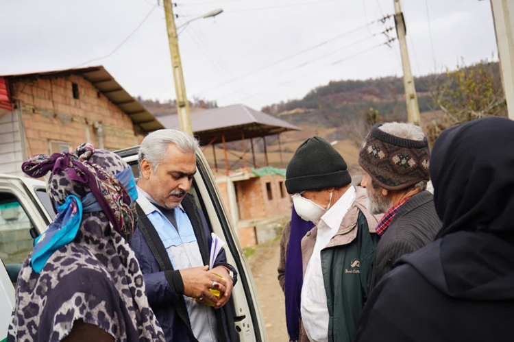 ارائه خدمات تخصصی  دامپزشکی در روستای کلا رودبار هزارجریب نکا در قالب اردوی جهادی