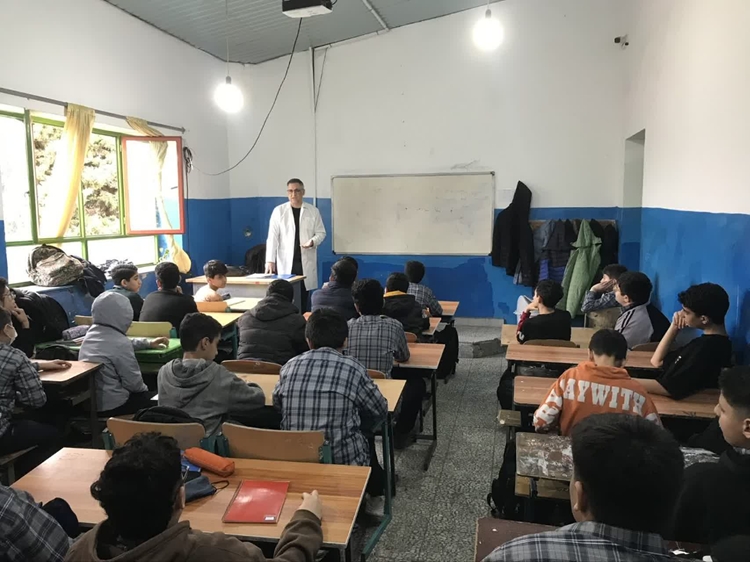 دانش‌آموزان فریدونکناری با راهکارهای پیشگیری از بیماری هاری آشنا شدند